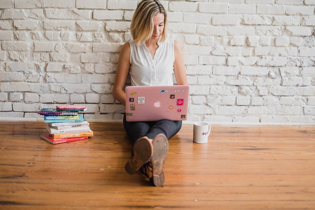 how to become a social media manager